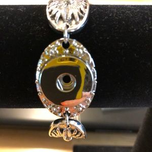 SILVER SNAP BRACELET